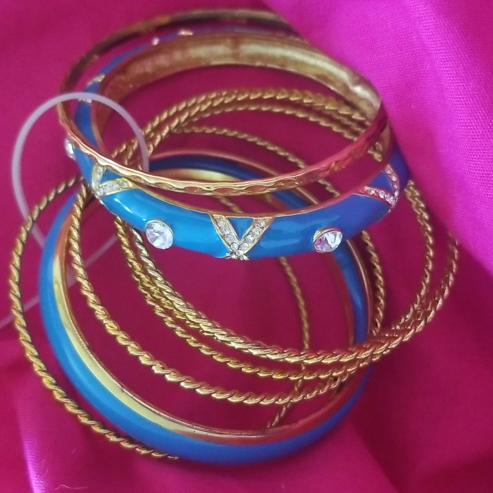 Set of bangles